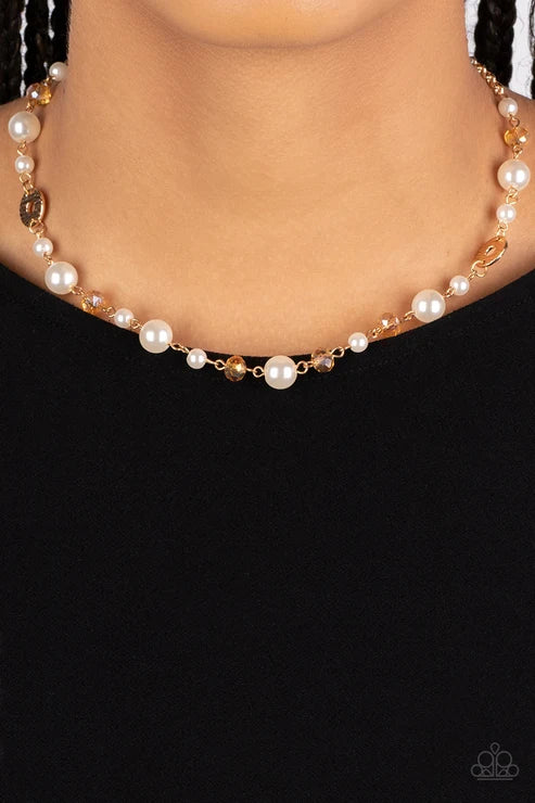 Paparazzi ♥ Traditional Transcendence - Gold ♥ Necklace