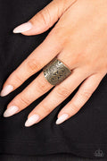 Paparazzi ♥ Argentine Arches - Brass ♥ Ring