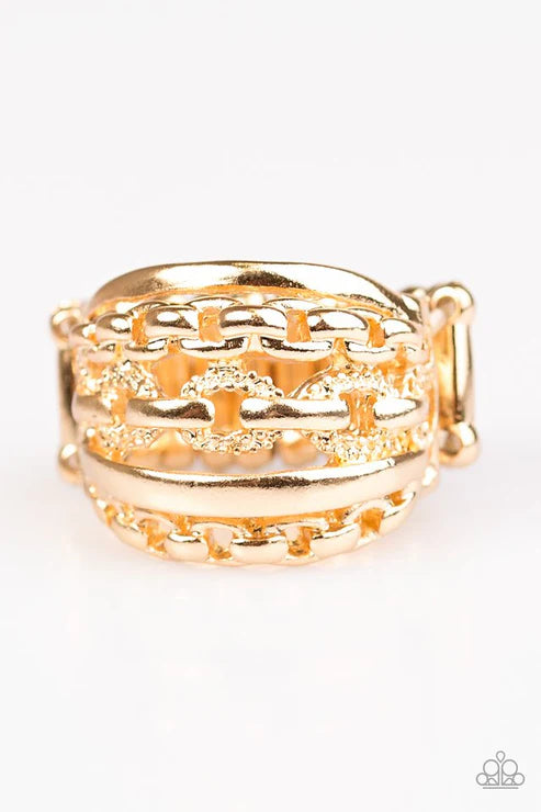 Paparazzi ♥ A CHIC Reaction - Gold ♥ Ring