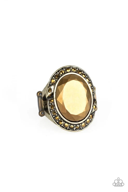 Paparazzi ♥ Queen Scene - Brass ♥ Ring