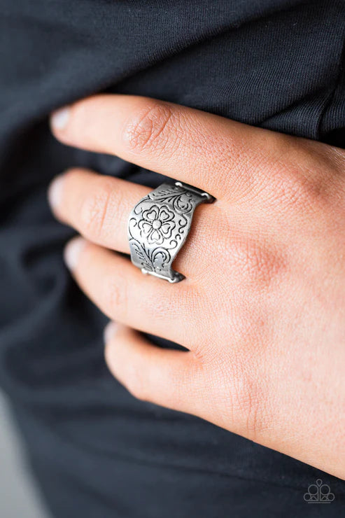 Paparazzi ♥ Feeling Flowery - Silver ♥ Ring