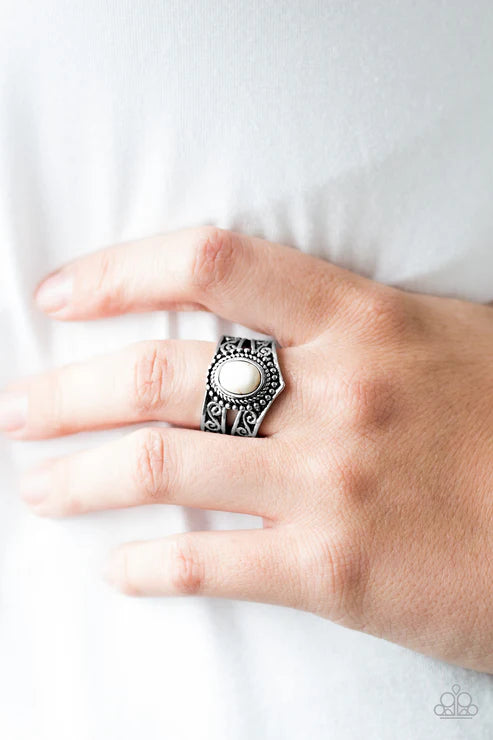 Paparazzi ♥ Chief of Chic - White ♥ Ring