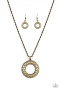 Paparazzi ♥ Pretty As A Prowess - Brass ♥ Necklace
