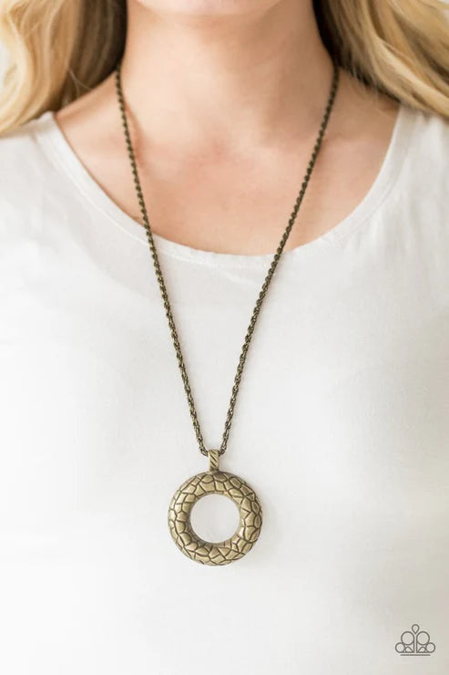 Paparazzi ♥ Pretty As A Prowess - Brass ♥ Necklace