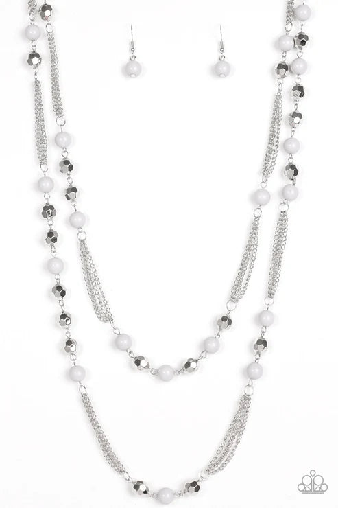 Paparazzi ♥ Beautifully Bodacious - Silver ♥ Necklace