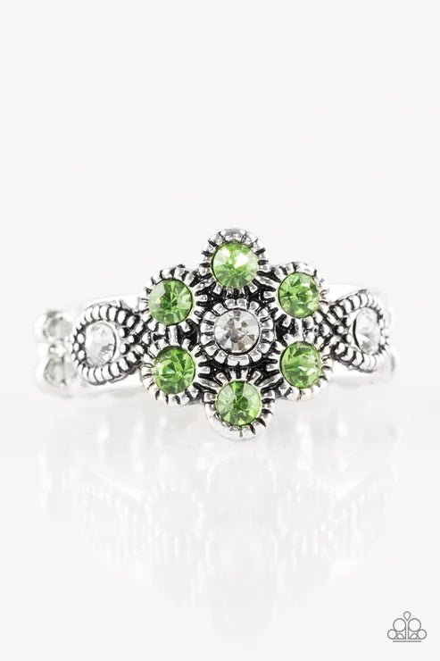Paparazzi ♥ Garland Glamour - Green ♥ Ring