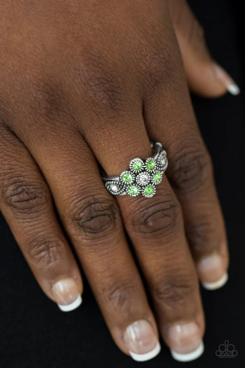 Paparazzi ♥ Garland Glamour - Green ♥ Ring
