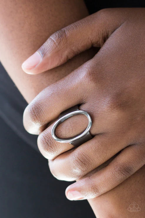 Paparazzi ♥ A One-Up - Black ♥ Ring