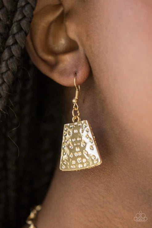 Paparazzi ♥ Here Comes The Huntress - Gold ♥ Necklace