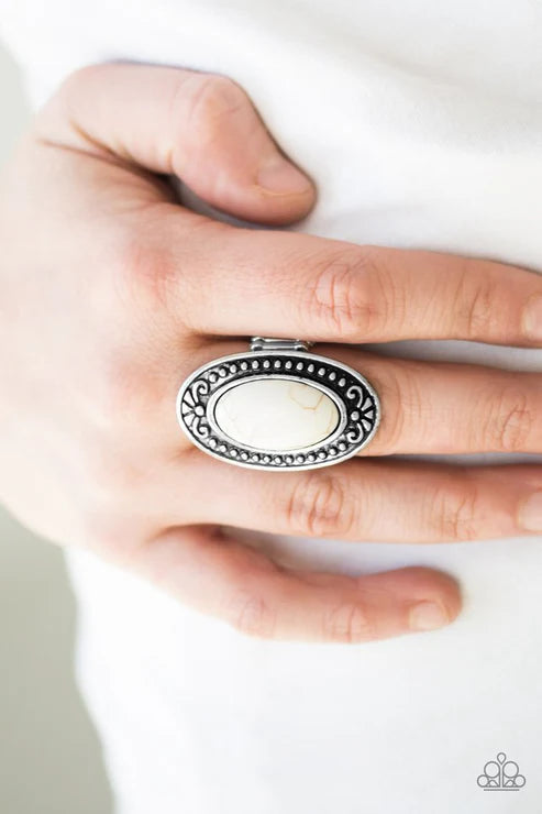 Paparazzi ♥ Mesa Meadows - White ♥ Ring