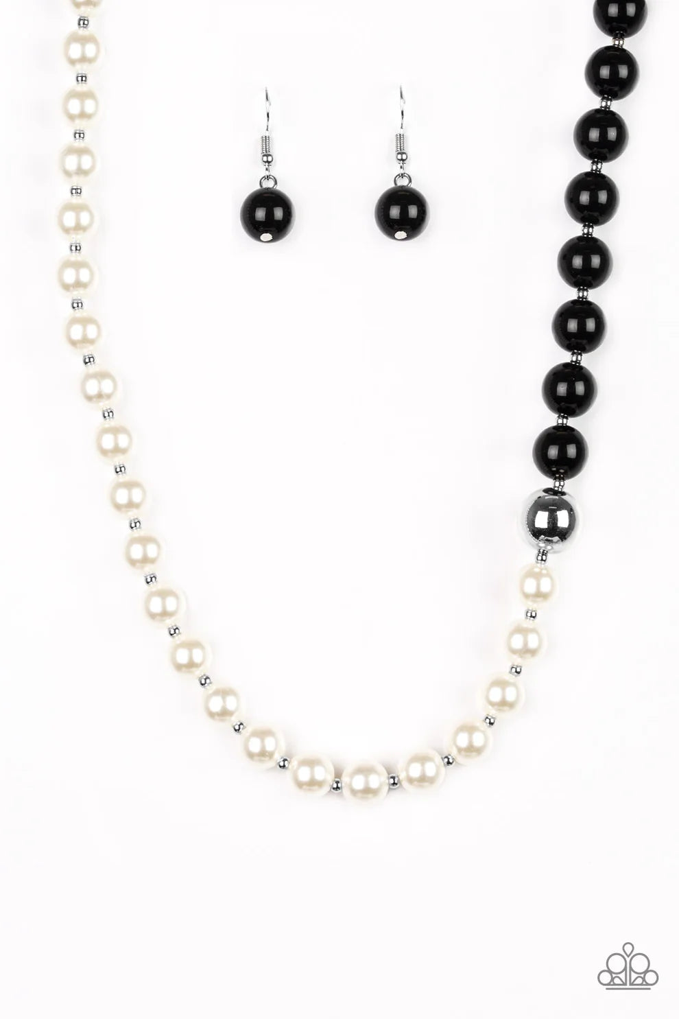 Paparazzi ♥ Fifth Ave A-Lister - Black ♥ Necklace