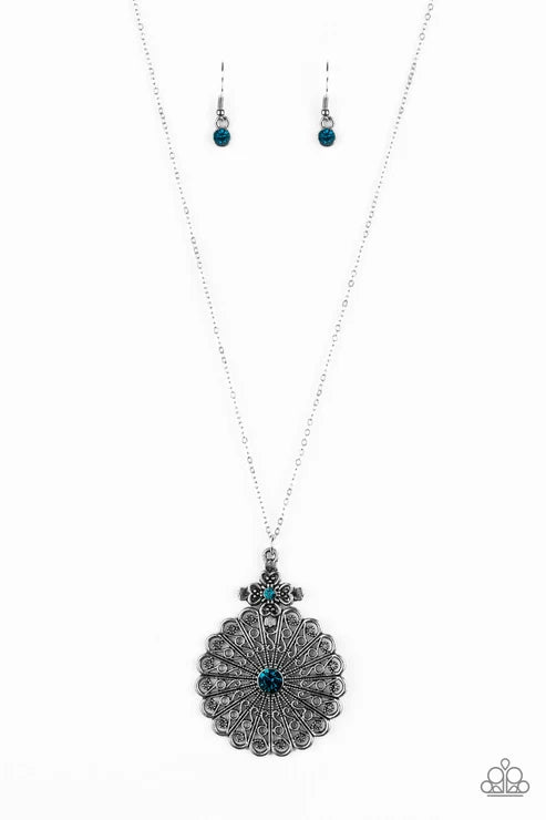Paparazzi ♥ Walk On The WILDFLOWER Side - Blue ♥ Necklace