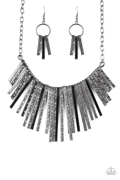 Paparazzi ♥ Welcome To The Pack - Black ♥ Necklace