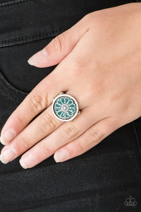 Paparazzi ♥ Garden View - Green ♥ Ring