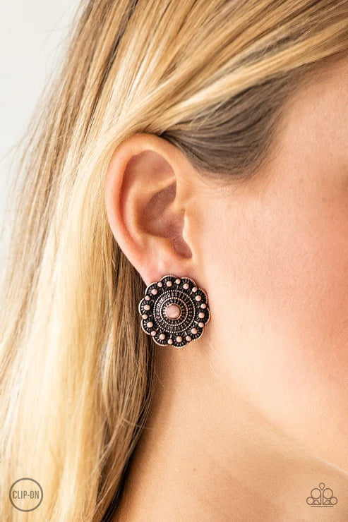 Paparazzi ♥ Foxy Flower Gardens - Copper ♥ Clip-On