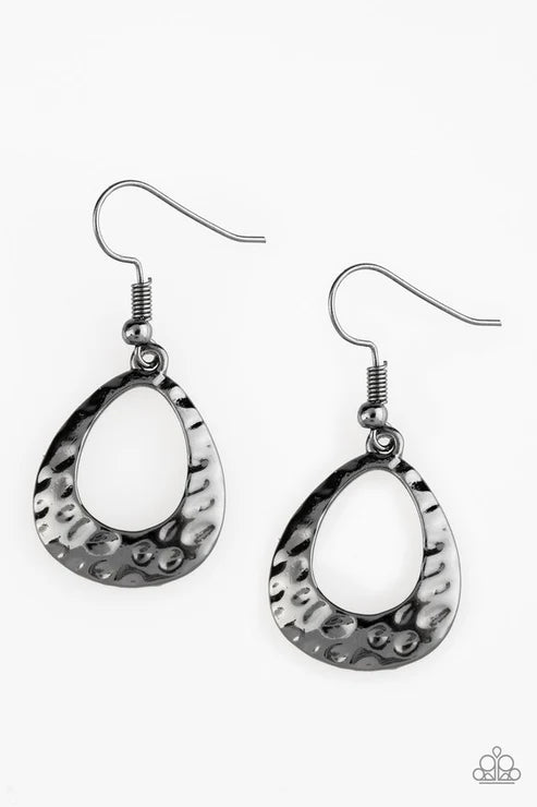 Paparazzi ♥ Radiantly Rugged - Black ♥ Earrings