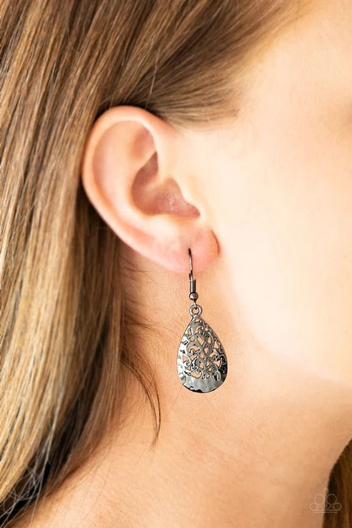 Paparazzi ♥ New Nouveau - Black ♥ Earrings