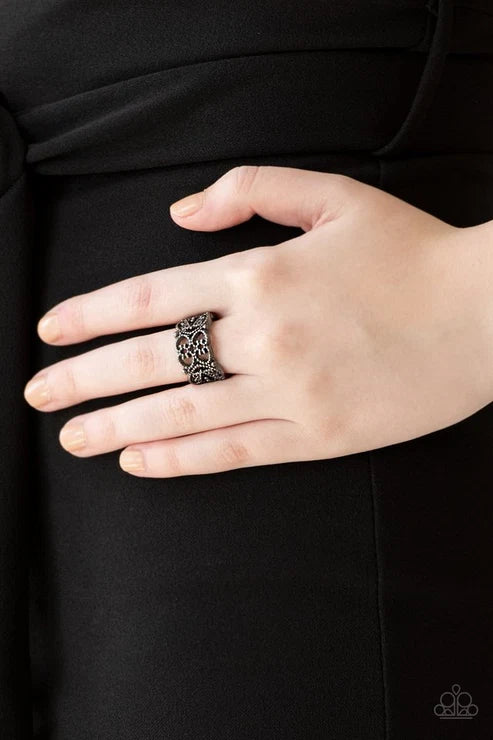 Paparazzi ♥ Tell Me How You Really FRILL - Black ♥ Ring