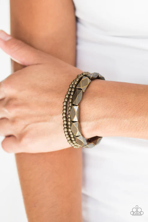 Paparazzi ♥ Metal Movement - Brass ♥ Bracelet