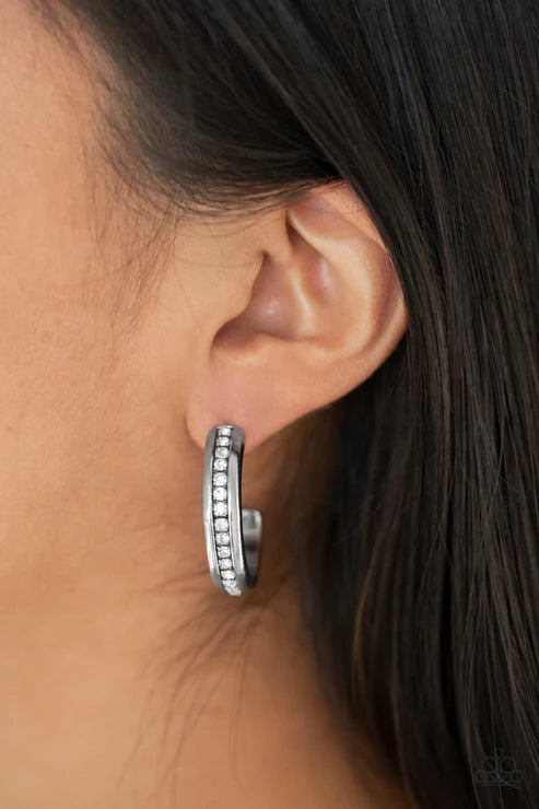 Paparazzi ♥ 5th Avenue Fashionista - White ♥ Earrings