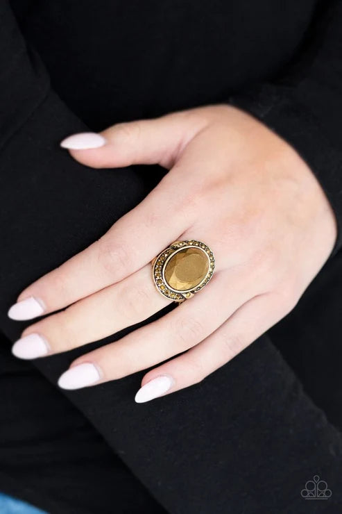 Paparazzi ♥ Queen Scene - Brass ♥ Ring