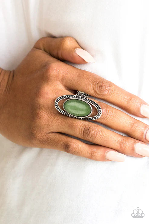 Paparazzi ♥ Western Royalty - Green ♥ Ring