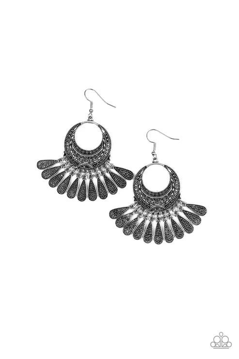 Paparazzi ♥ Mesa Majesty - Silver ♥ Earrings