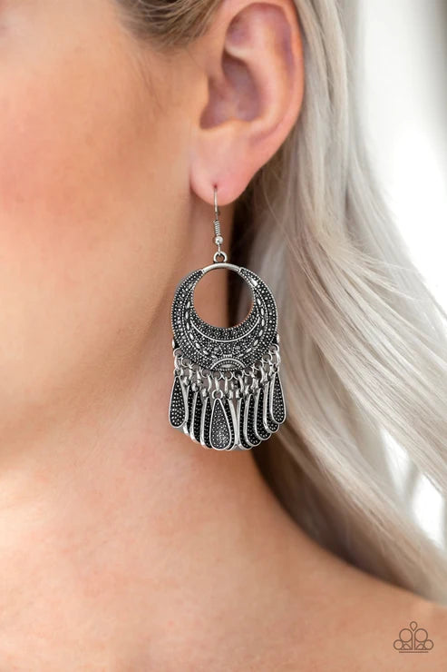 Paparazzi ♥ Mesa Majesty - Silver ♥ Earrings