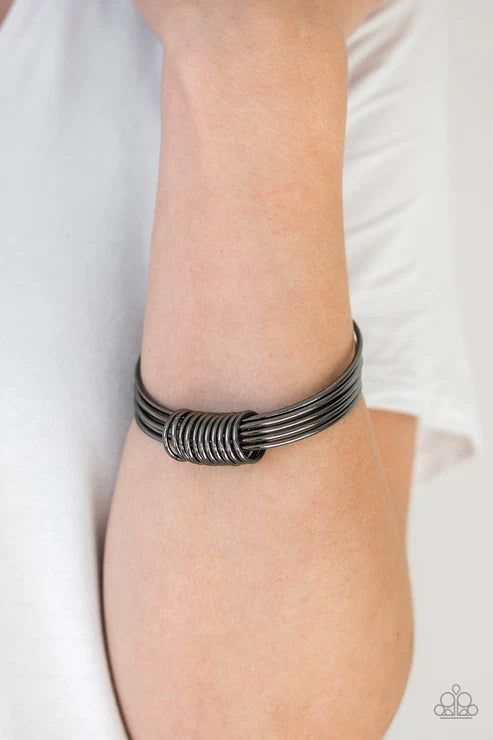 Paparazzi ♥ Full Revolution - Black ♥ Bracelet