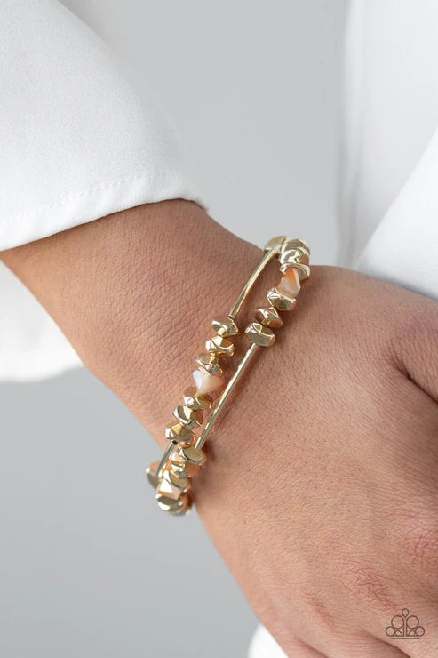 Paparazzi ♥ Get The GLOW On The Road - Gold ♥ Bracelet
