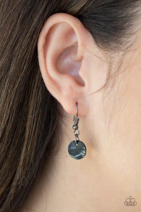 Paparazzi ♥ Ask and You SHELL Receive - Black ♥ Necklace