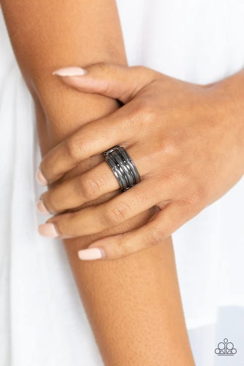 Paparazzi ♥ Rough Around The Edges - Black ♥ Ring