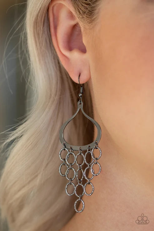 Paparazzi ♥ Total Net Revenue - Black ♥ Earrings
