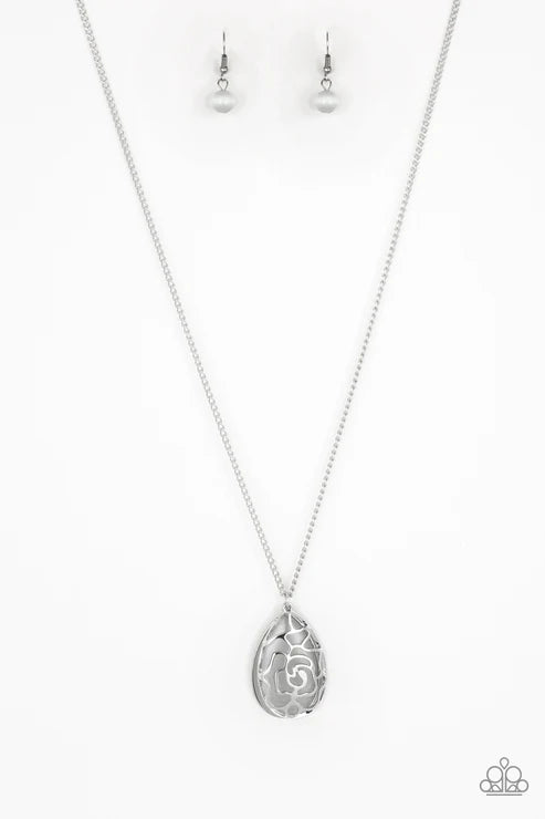 Paparazzi ♥ Gleaming Gardens - Silver ♥ Necklace