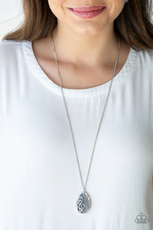 Paparazzi ♥ Gleaming Gardens - Silver ♥ Necklace