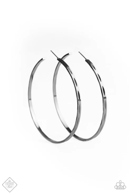 Paparazzi ♥ Full On Radical - Black ♥ Earrings