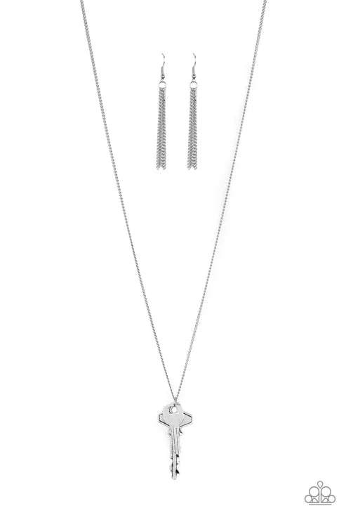 Paparazzi ♥ The Keynoter - Silver ♥ Necklace