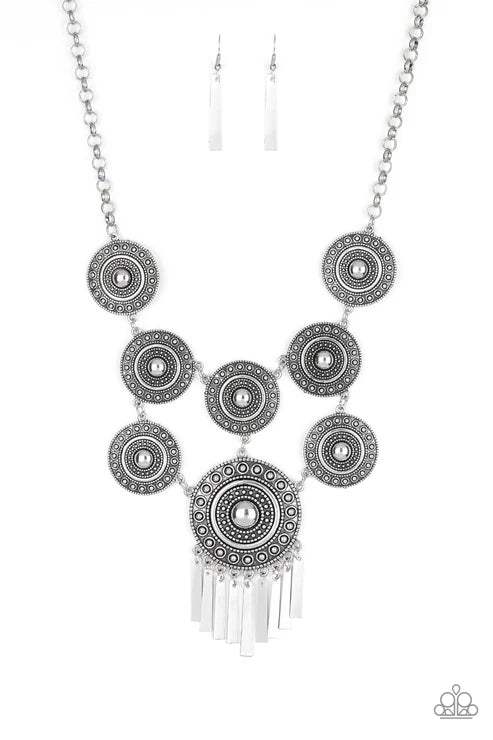 Paparazzi ♥ Modern Medalist - Silver ♥ Necklace