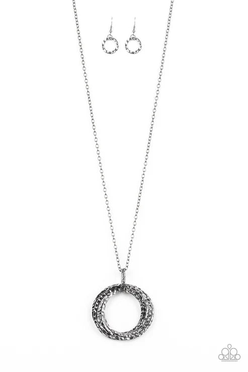 Paparazzi ♥ Metal Marathon - Black ♥ Necklace