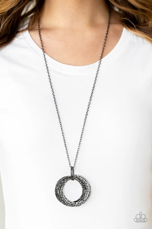 Paparazzi ♥ Metal Marathon - Black ♥ Necklace