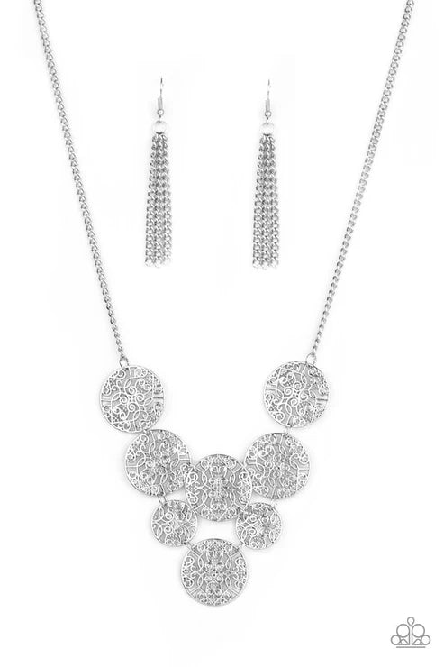 Paparazzi ♥ Malibu Idol - Silver ♥ Necklace