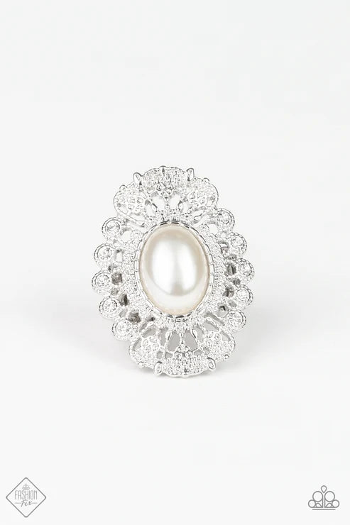 Paparazzi ♥ Radiantly Regal ♥ Ring
