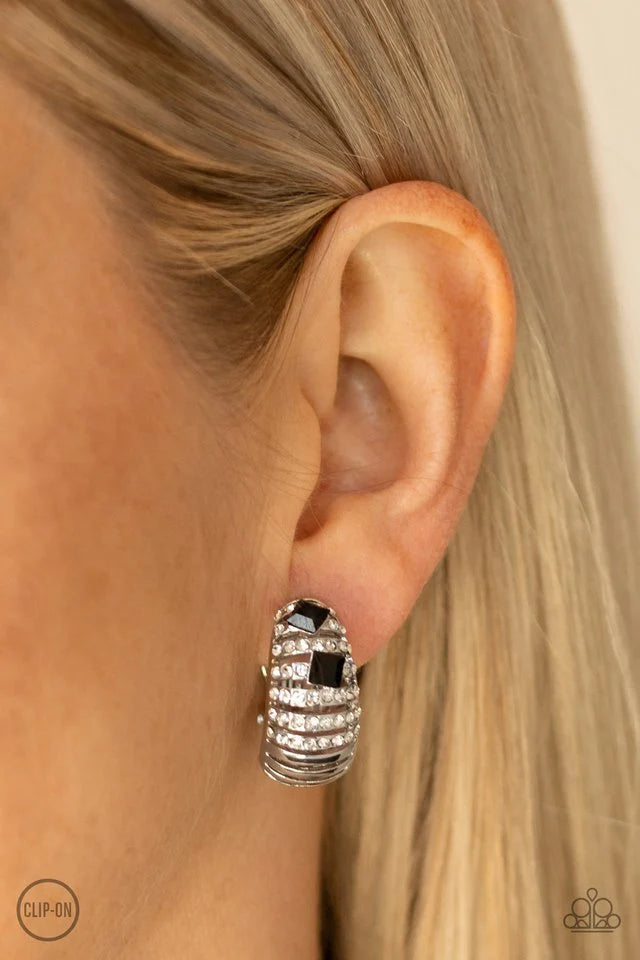 Paparazzi ♥ Bank Tank - Black ♥ Clip-On