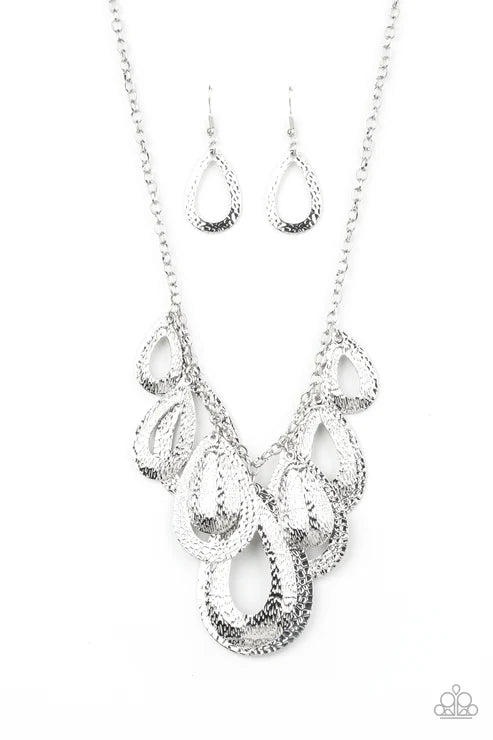 Paparazzi ♥ Teardrop Tempest - Silver ♥ Necklace