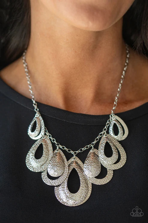 Paparazzi ♥ Teardrop Tempest - Silver ♥ Necklace