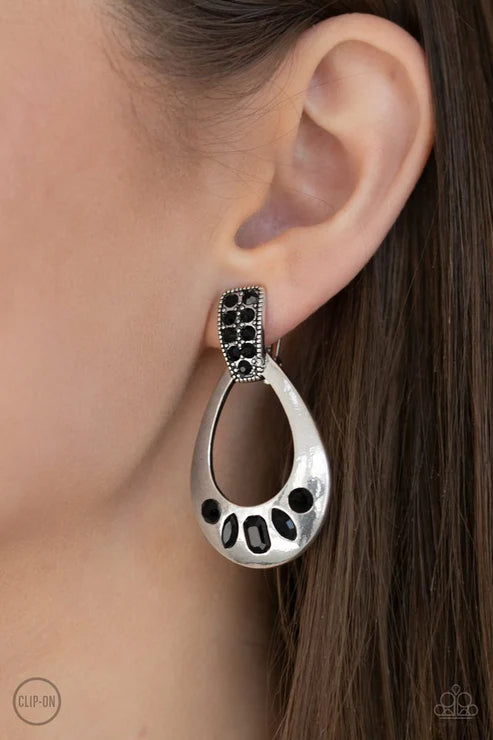 Paparazzi ♥ Broker Babe - Black ♥ Clip-On