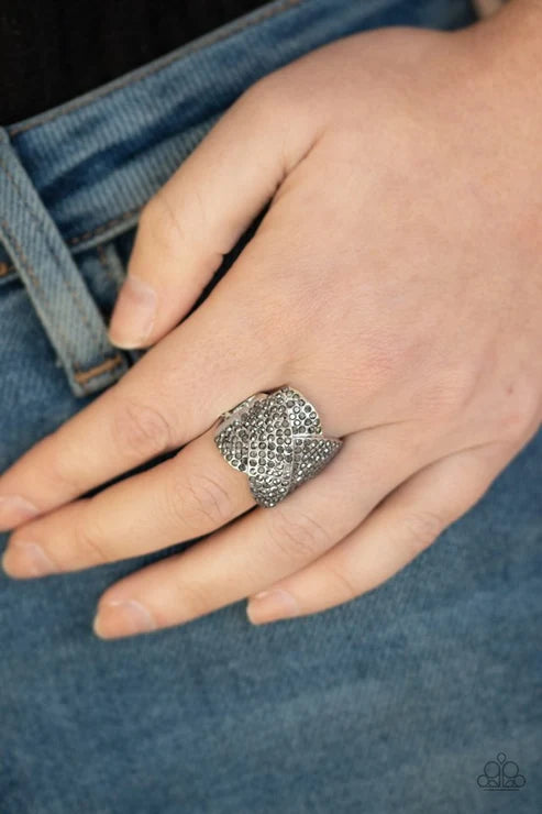 Paparazzi ♥ Scandalous Shimmer - Silver ♥ Ring