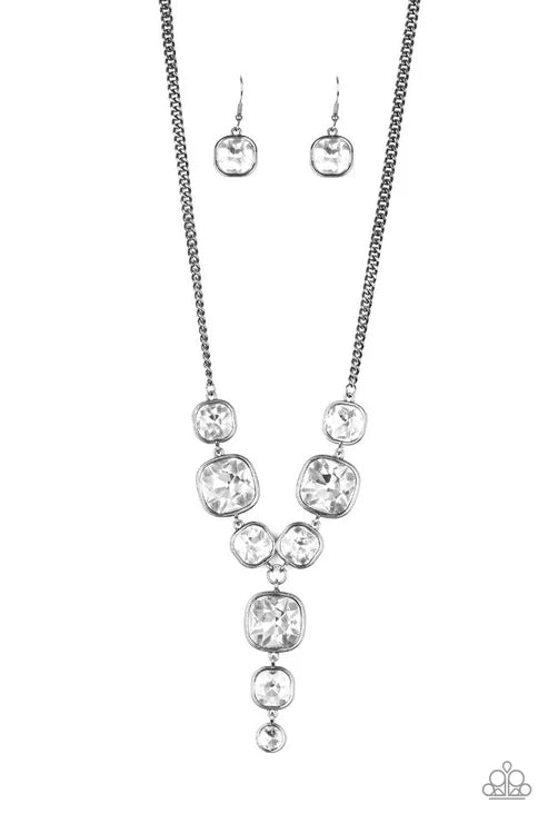 Paparazzi ♥ Legendary Luster - Black ♥ Necklace