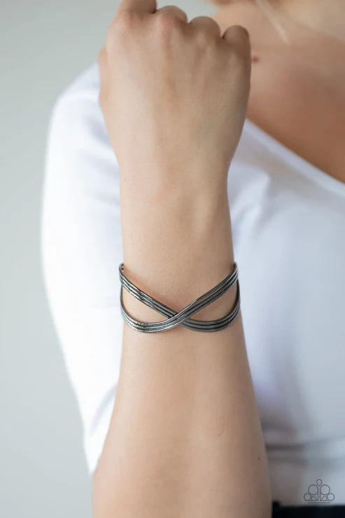 Paparazzi ♥ Infinitely Iridescent - Black ♥ Bracelet