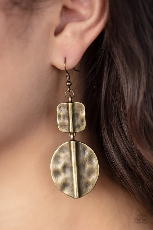 Paparazzi ♥ Lure Allure - Brass ♥ Earrings